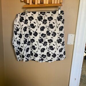 GAP Black and White Floral Mini Skirt XL Tall Worn Once